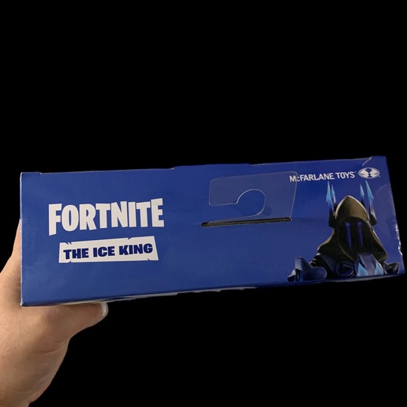 New 2019 Fortnite 7inch Articulated The Ice King Figure w/Stand & Accessories - Picture 3 of 6
